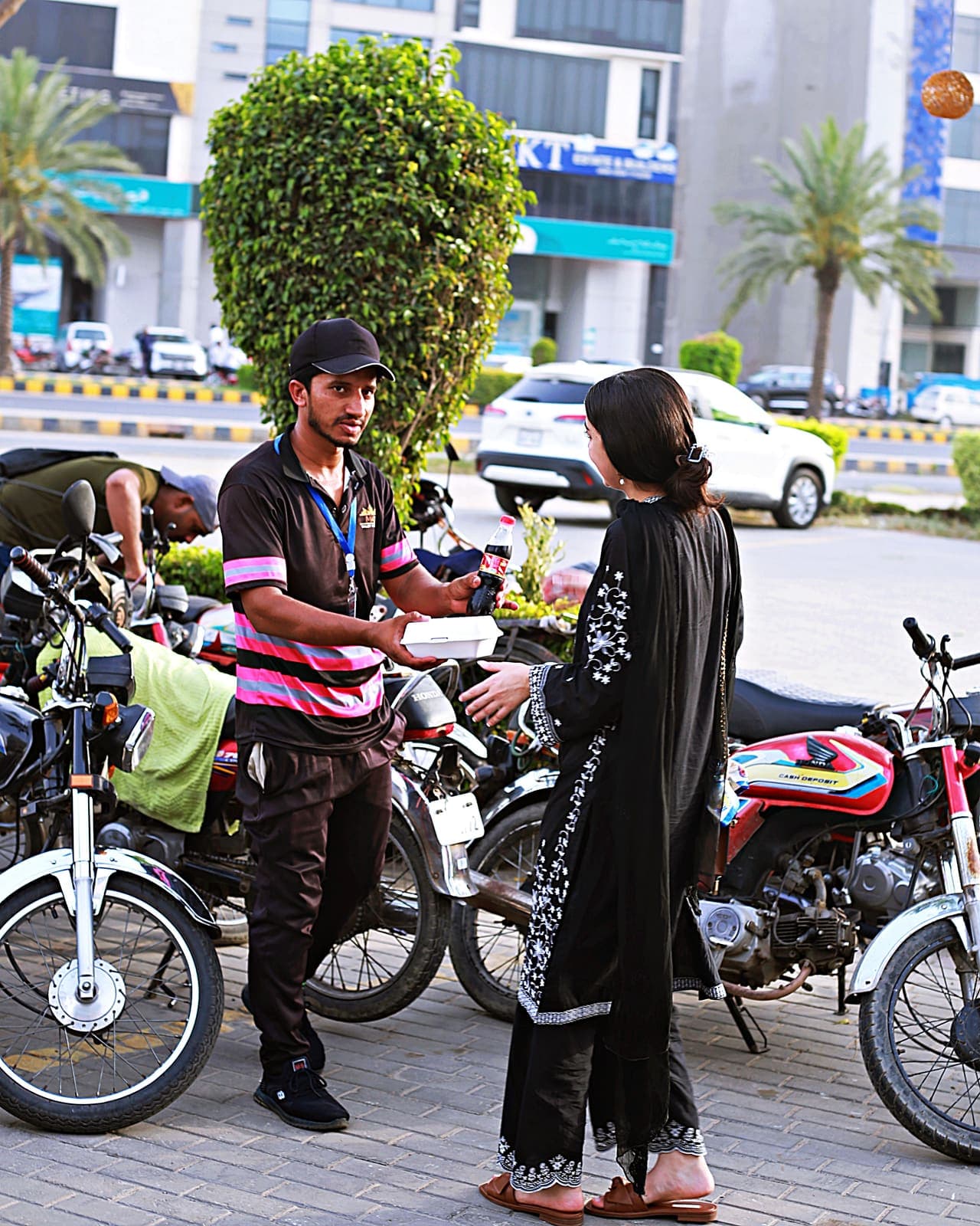 Saagar Foundation food drive at DHA Phase 8 — photo 8