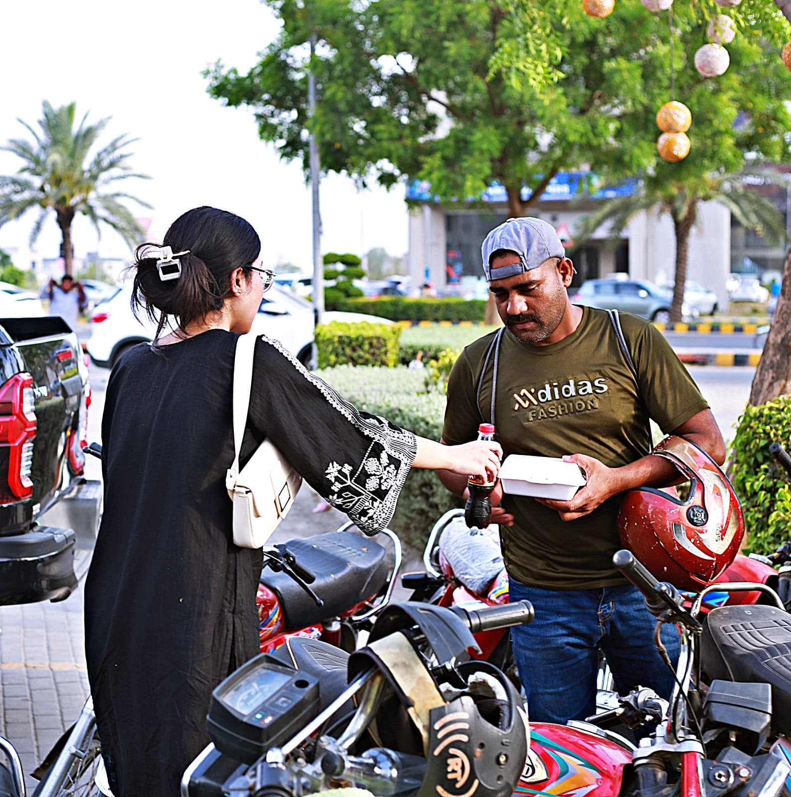 Saagar Foundation food drive at DHA Phase 8 — photo 10