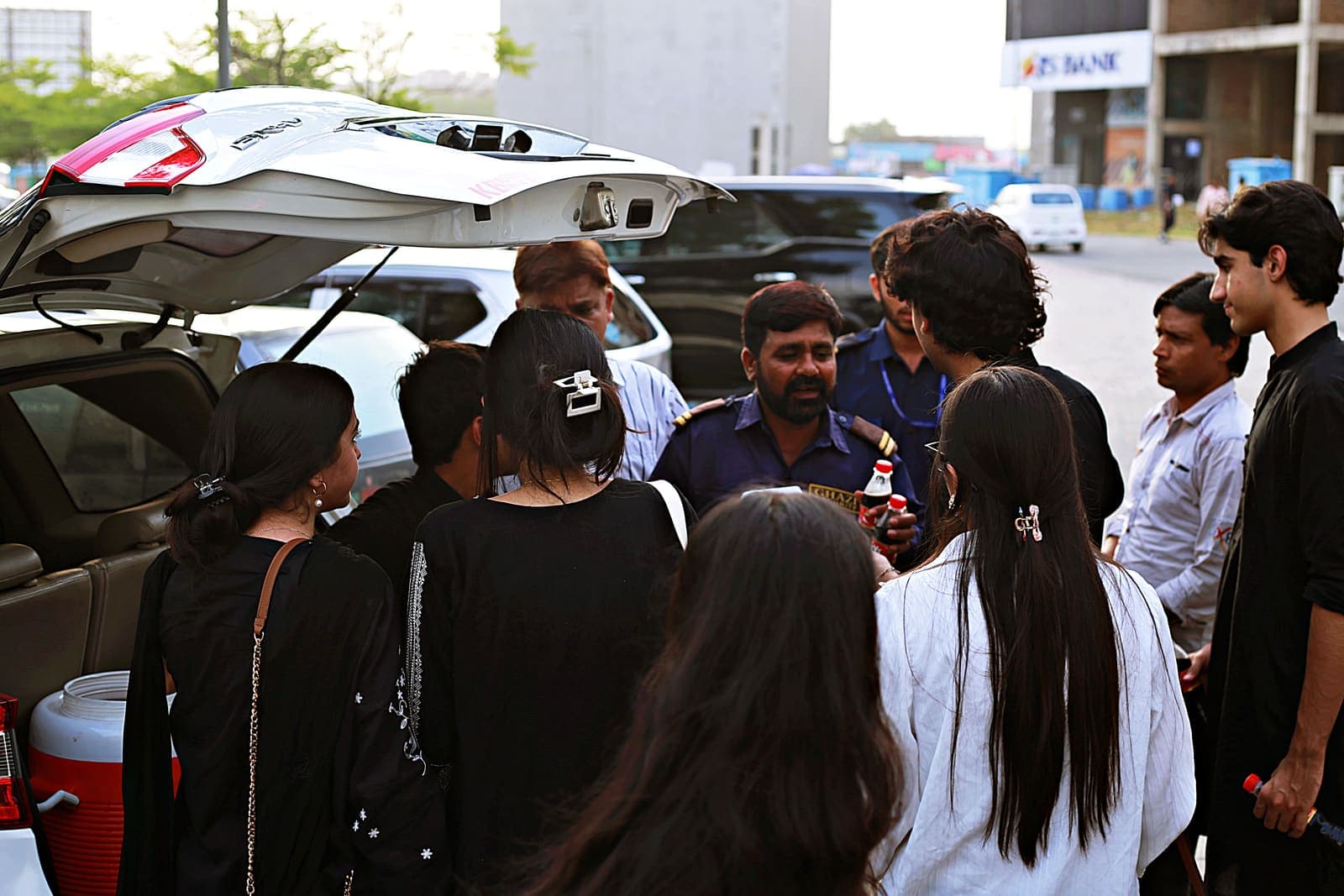 Saagar Foundation food drive at DHA Phase 8 — photo 17